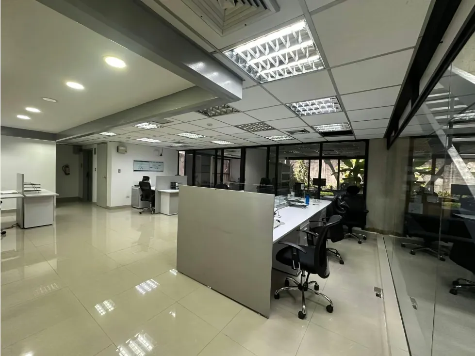 Se vende oficina 450m² con terraza en El Rosal - 3