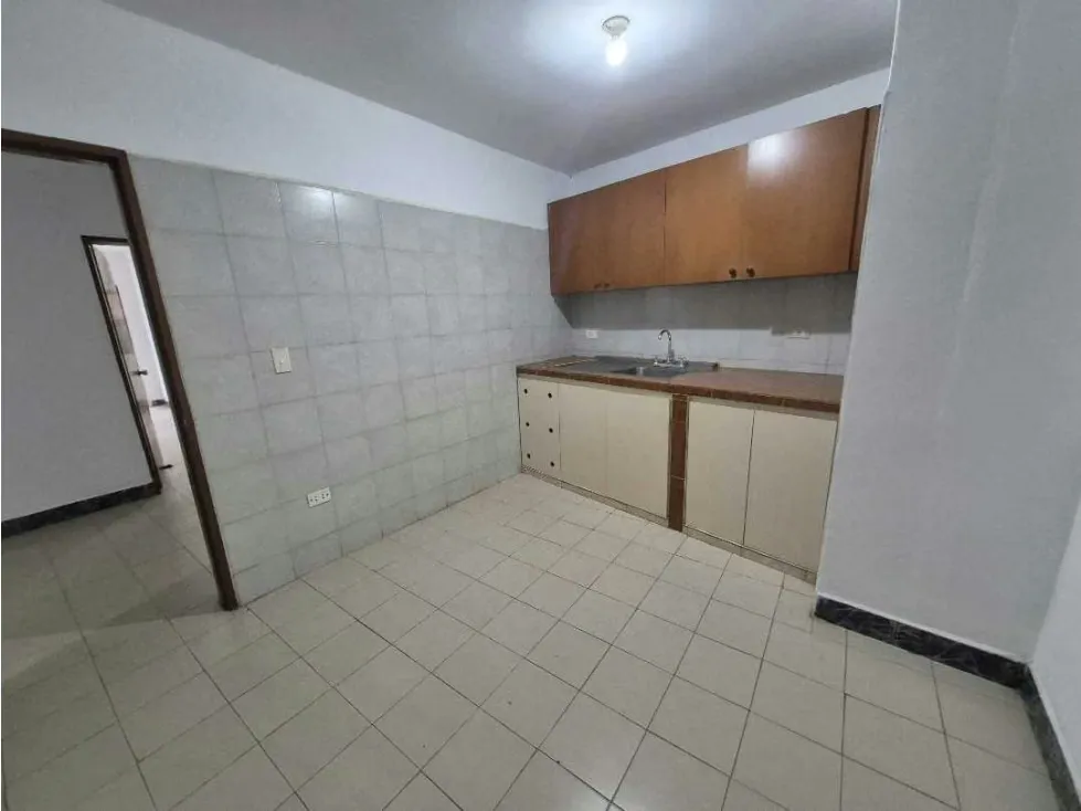 Se alquila apartamento 80m2 Urb. Monterrey 7518