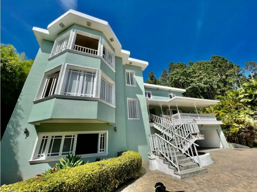 Copia de Se vende casa 709m2 3h+s+Ch/7b/10 p La Lagunita - 2