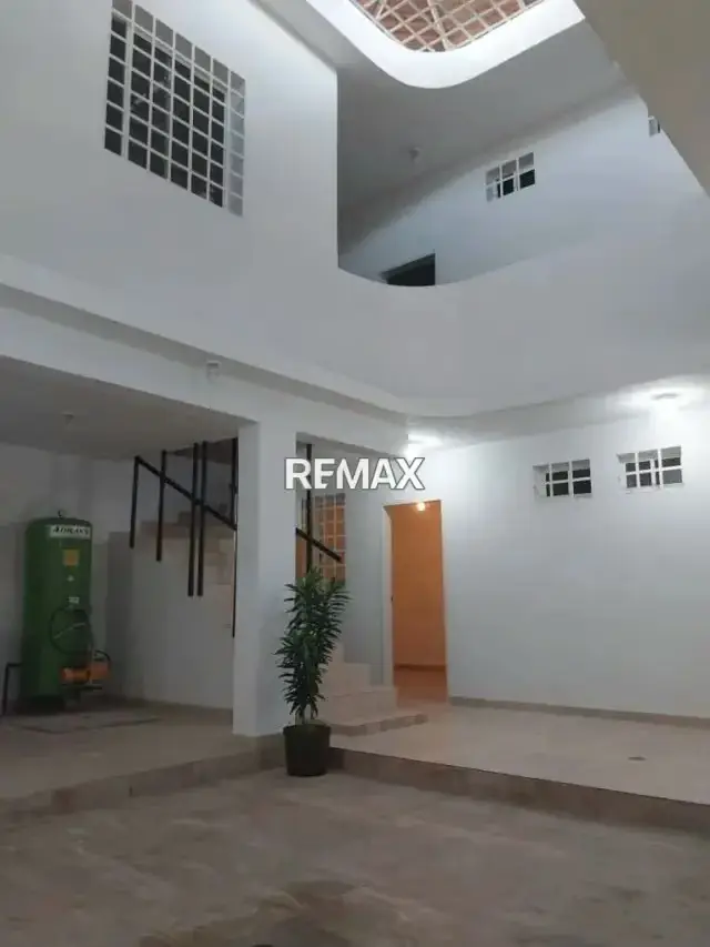 EN ALQUILER HERMOSA CASA DE 12 HABITACIONES, URB VALLE DE LUNA, SECTOR TIPURO. MATURÍN-MONAGAS