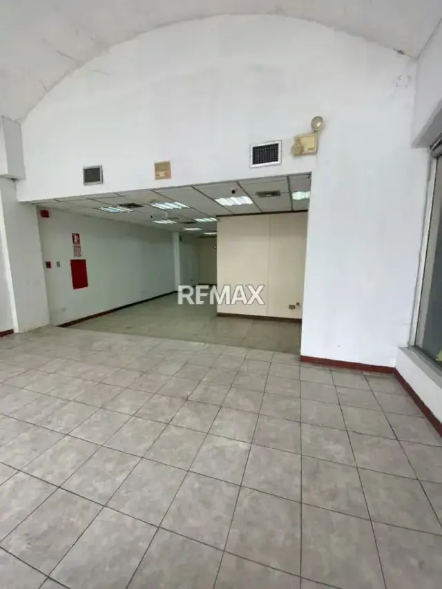 LOCAL COMERCIAL UBICADO EN C.C. PACIFICO AV. BOLIVAR