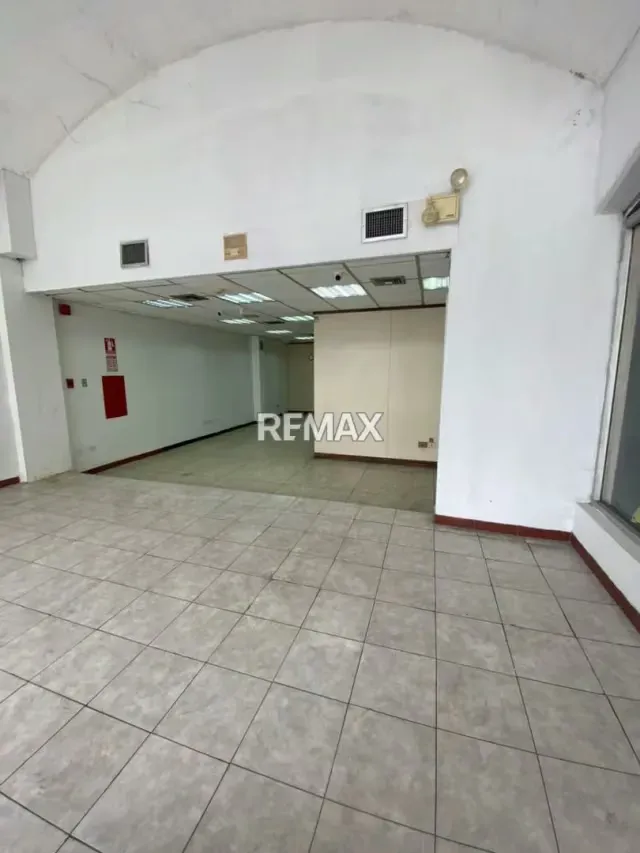 LOCAL COMERCIAL UBICADO EN C.C. PACIFICO AV. BOLIVAR