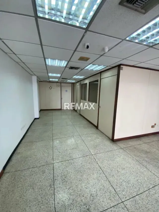 LOCAL COMERCIAL UBICADO EN C.C. PACIFICO AV. BOLIVAR - 2