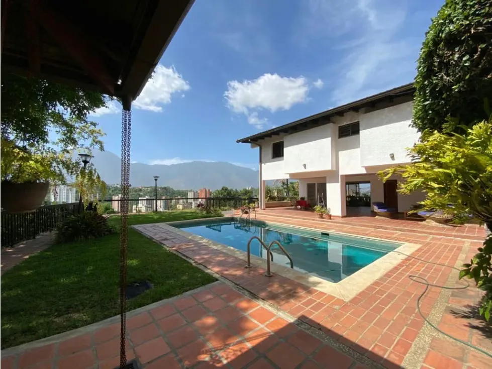 Vendo casa 900m2 12h/13b/4p Cerro Verde 3809