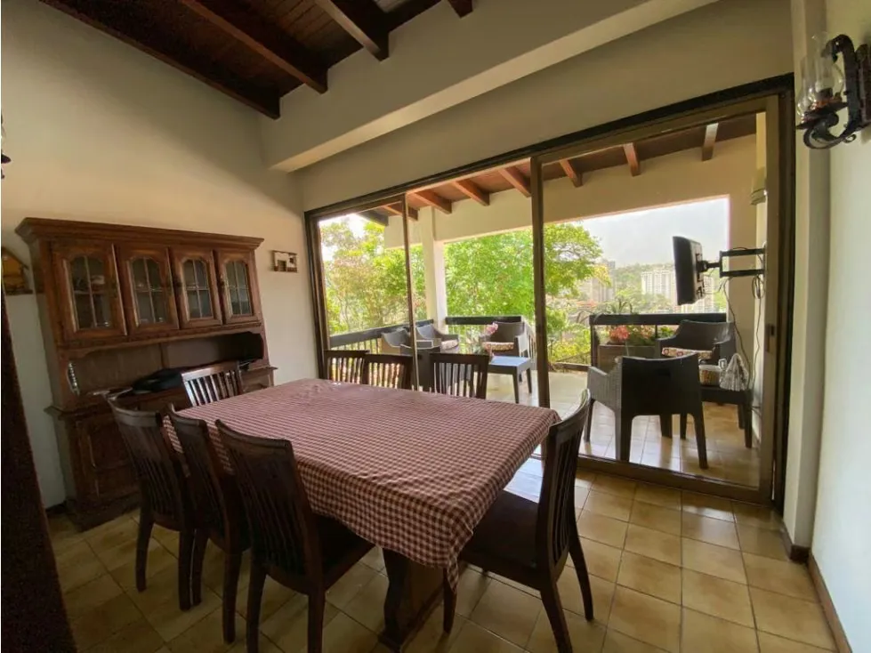 Vendo casa 900m2 12h/13b/4p Cerro Verde 3809 - 13