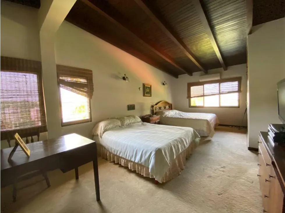 Vendo casa 900m2 12h/13b/4p Cerro Verde 3809 - 17