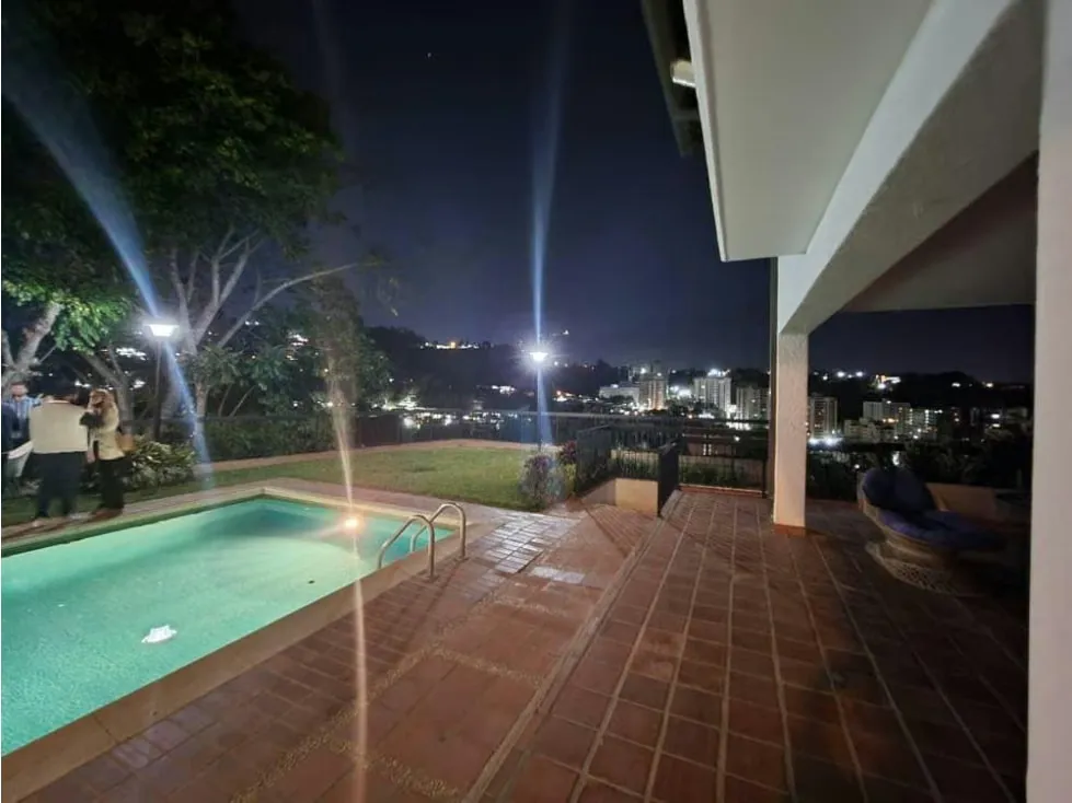 Vendo casa 900m2 12h/13b/4p Cerro Verde 3809 - 7