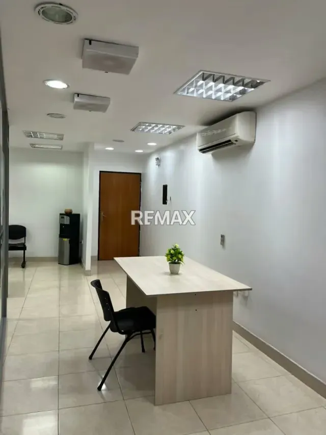 Se Vende Oficina en el Centro Comercial El Pinar - 8