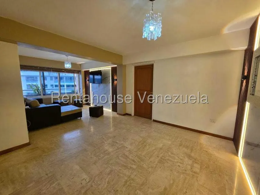 Apartamento (1 Nivel) en Alquiler en Los Chaguaramos, Distrito Metropolitano - 2