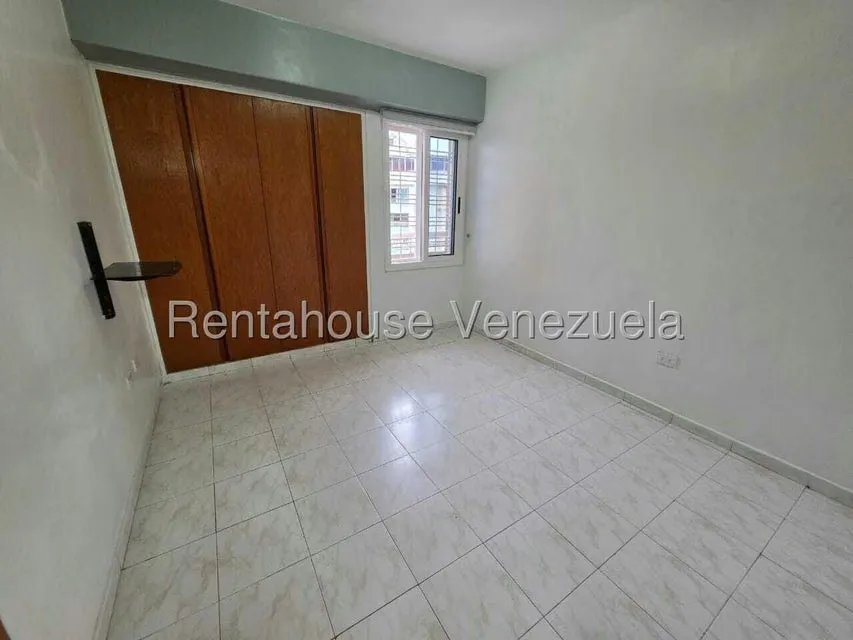 Apartamento (1 Nivel) en Alquiler en Los Chaguaramos, Distrito Metropolitano - 14