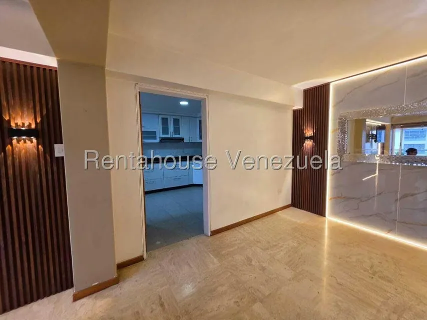 Apartamento (1 Nivel) en Alquiler en Los Chaguaramos, Distrito Metropolitano - 4