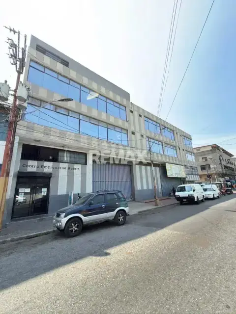 EN VENTA LOCAL COMERCIAL EN CENTRO DE PUERTO LA CRUZ