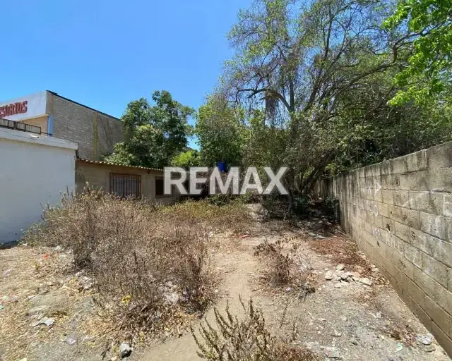 ¡INVERSIÓN PREMIUM! TERRENO COMERCIAL-RESIDENCIAL DE 401M² EN LA AV. TERRANOVA (FRENTE A NOVA). CON SERVICIOS DE LUZ Y AGUA, ACCESO ASFALTADO Y ZONIFICACIÓN FLEXIBLE. ¡ALTA RENTABILIDAD!
