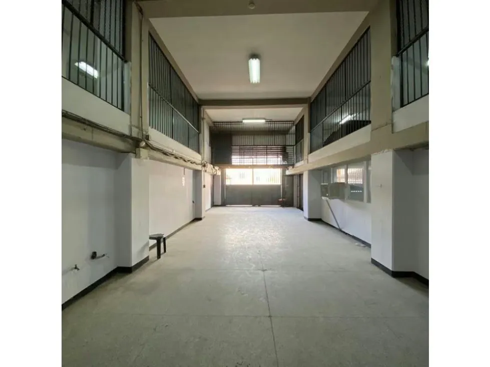 EDIFICIO INDUSTRIAL EN VENTA 1.620 M2 - URB. PROPATRIA - 2