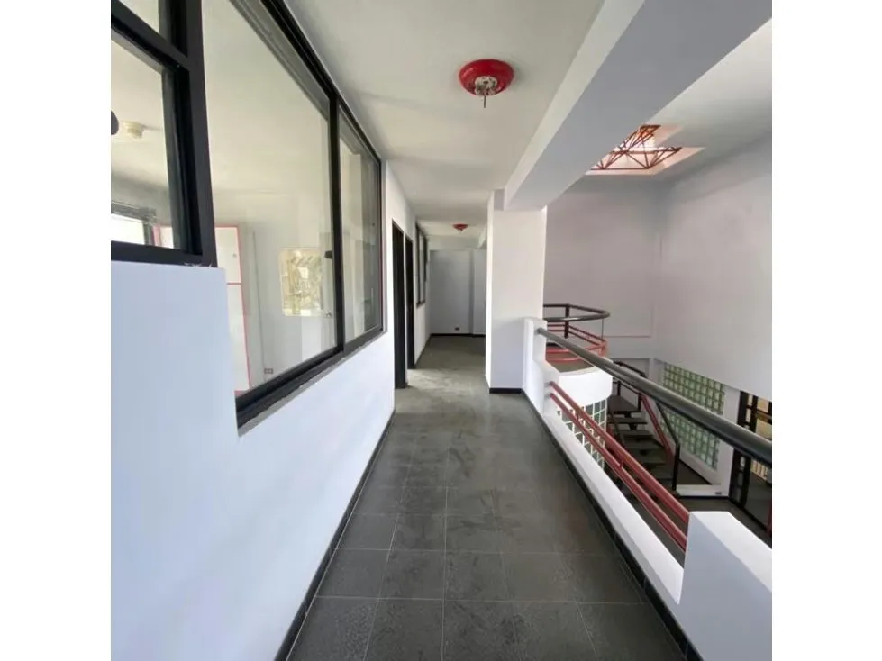 EDIFICIO INDUSTRIAL EN VENTA 1.620 M2 - URB. PROPATRIA - 14