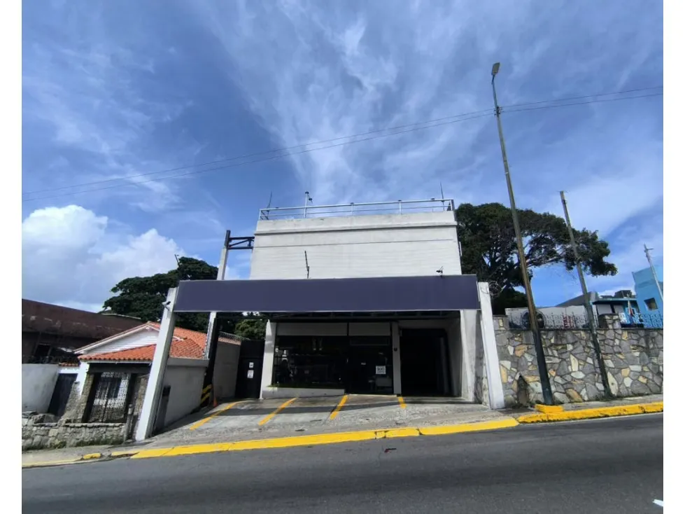 Se Vende Casa Comercial en Mariperez Av. principal