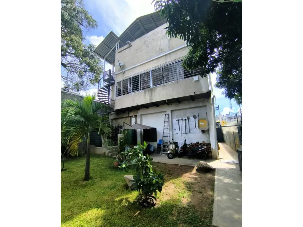 Se Vende Casa Comercial en Mariperez Av. principal - 12