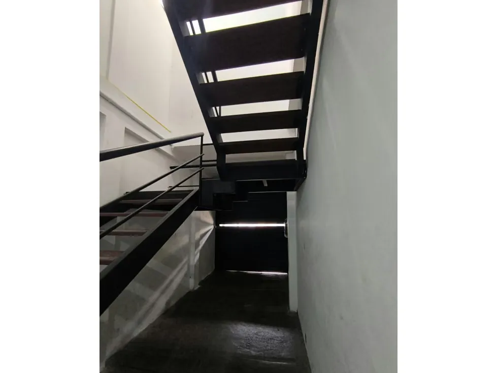 Se Vende Casa Comercial en Mariperez Av. principal - 4