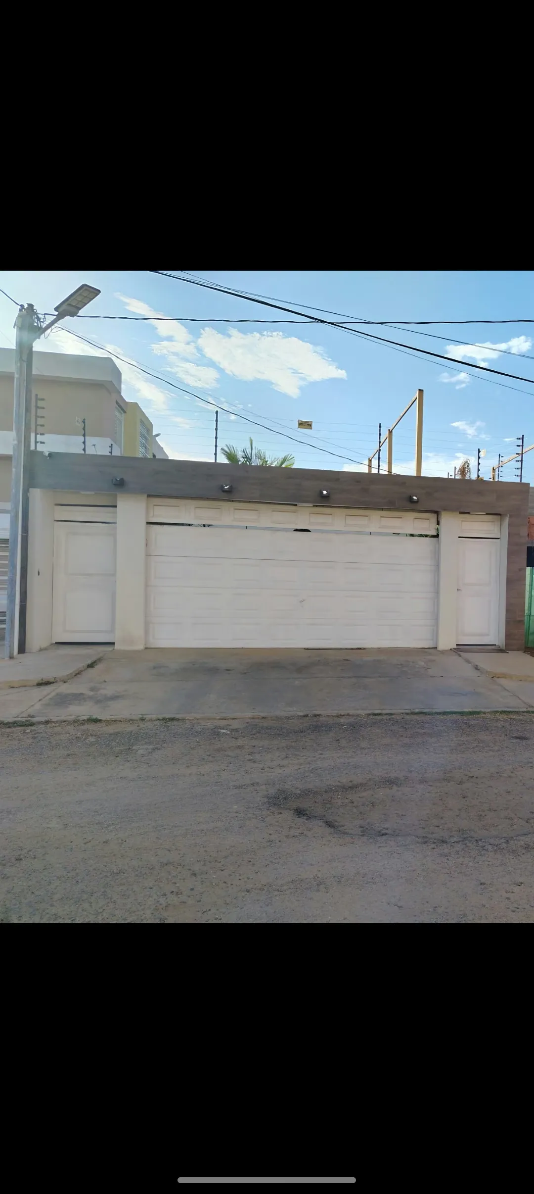 Se Vende Hermosa Casa Actualizada / Semi Amoblada