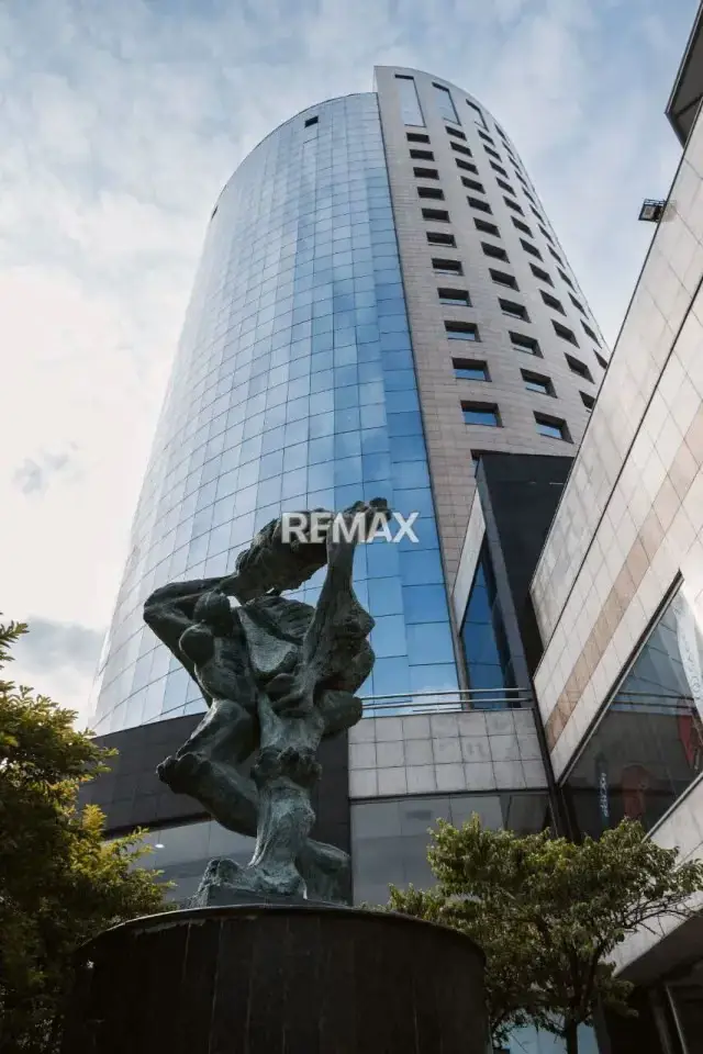 En alquiler exclusiva oficina, ubicada en la Torre BOD de Valencia