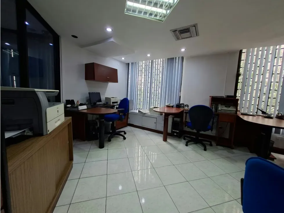 En venta Oficina amoblada en Av Solano, Las Delicias Sab Grande 122M2 - 23
