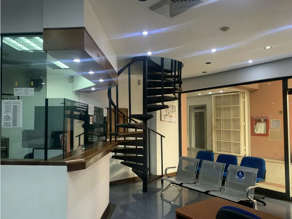 En venta Oficina amoblada en Av Solano, Las Delicias Sab Grande 122M2 - 6