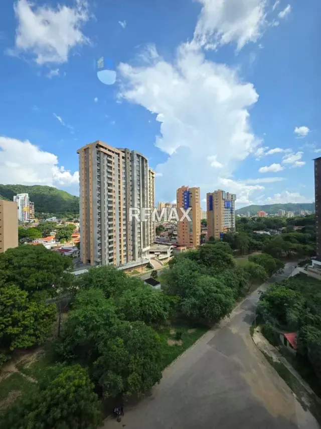 EN VENTA APARTAMENTO RES. EL PORTICO URB. LA TRIGALEÑA - 12