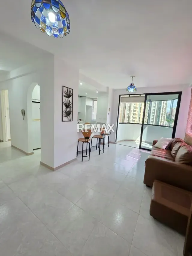 EN VENTA APARTAMENTO RES. EL PORTICO URB. LA TRIGALEÑA - 4