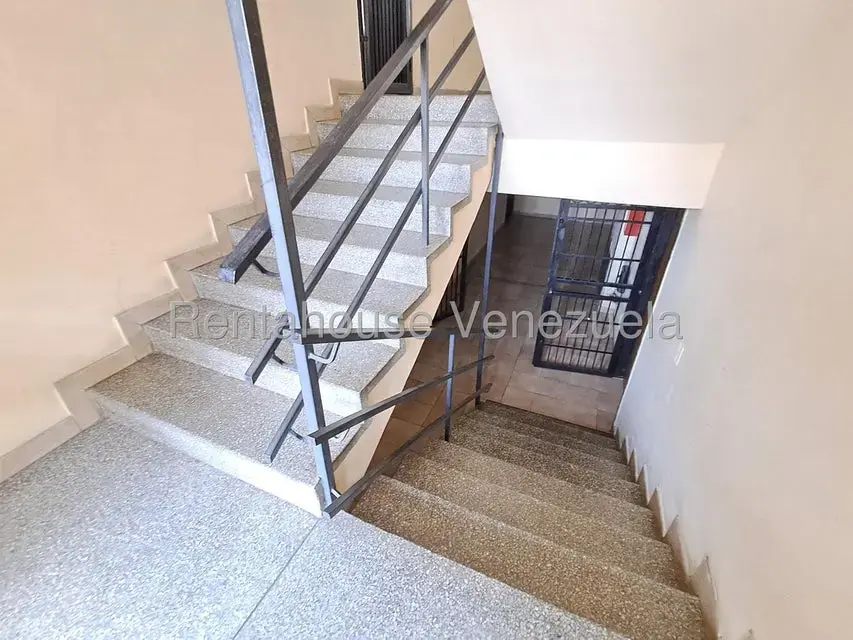 Apartamento (1 Nivel) en Venta en Los Guayabitos, Carabobo - 2