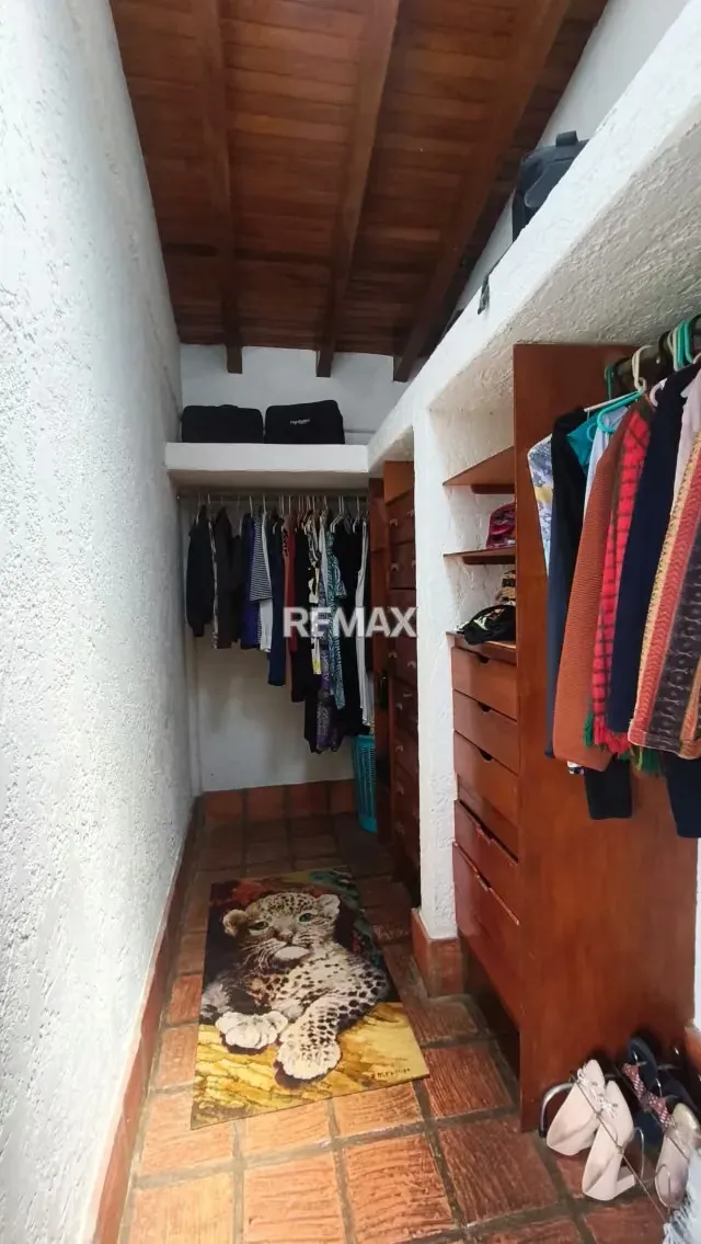 OPORTUNIDAD EN COLINAS DE GUATAPARO - VENTA DE CASA DE UNA PLANTA - 14