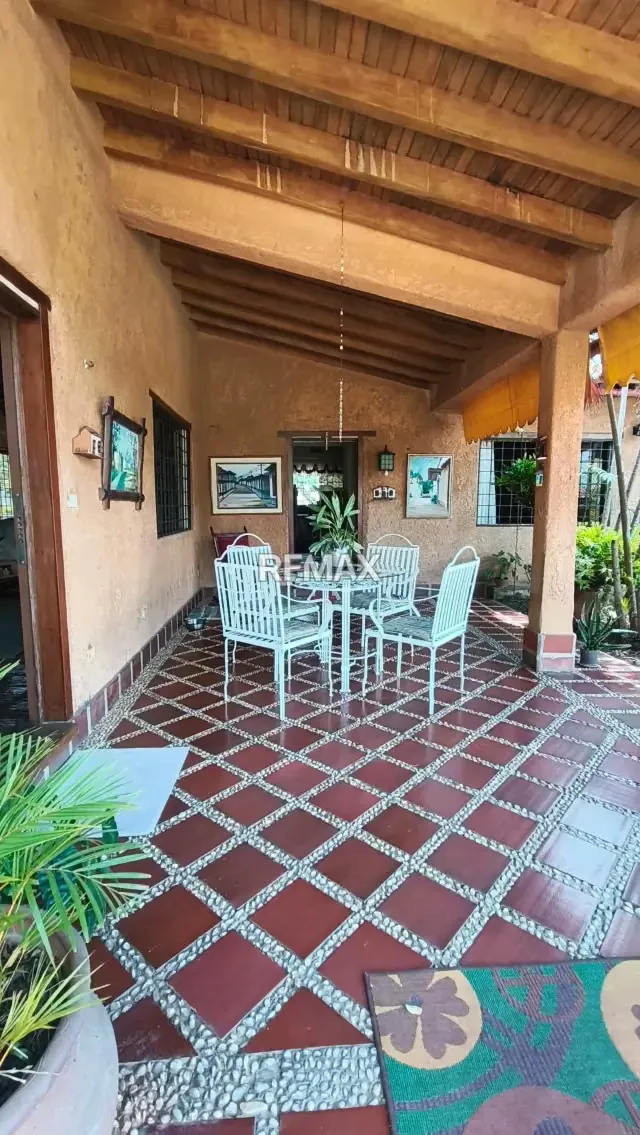 OPORTUNIDAD EN COLINAS DE GUATAPARO - VENTA DE CASA DE UNA PLANTA - 20