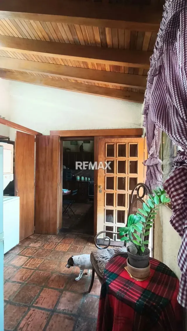 OPORTUNIDAD EN COLINAS DE GUATAPARO - VENTA DE CASA DE UNA PLANTA - 2