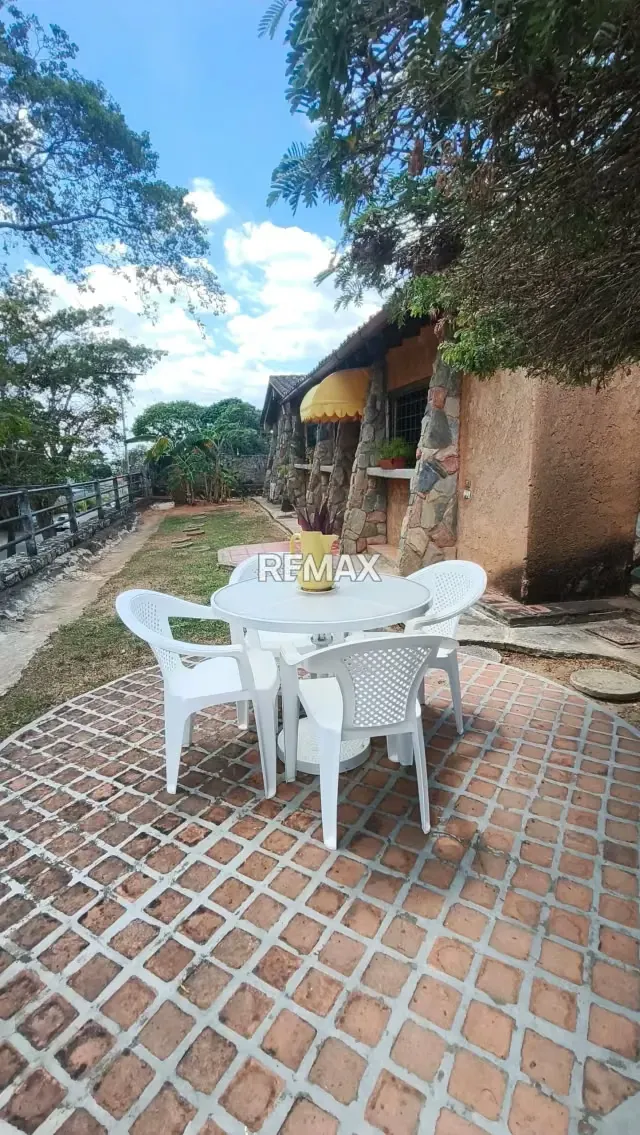 OPORTUNIDAD EN COLINAS DE GUATAPARO - VENTA DE CASA DE UNA PLANTA - 3