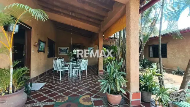 OPORTUNIDAD EN COLINAS DE GUATAPARO - VENTA DE CASA DE UNA PLANTA - 4