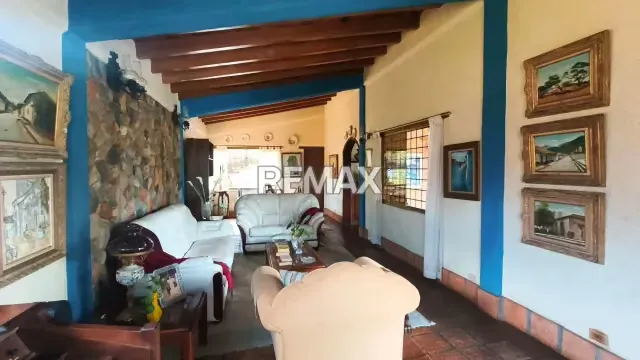 OPORTUNIDAD EN COLINAS DE GUATAPARO - VENTA DE CASA DE UNA PLANTA - 10