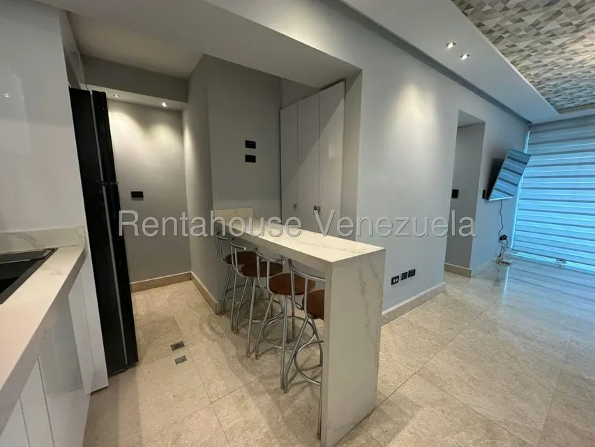 Apartamento (1 Nivel) en Alquiler en El Cigarral, Distrito Metropolitano - 3