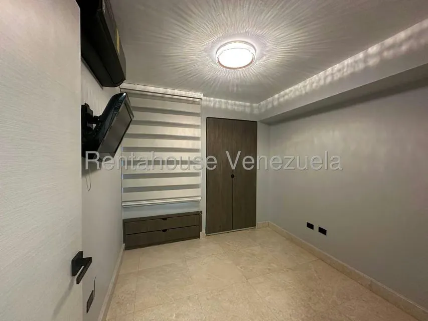 Apartamento (1 Nivel) en Alquiler en El Cigarral, Distrito Metropolitano - 21