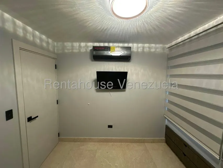 Apartamento (1 Nivel) en Alquiler en El Cigarral, Distrito Metropolitano - 23