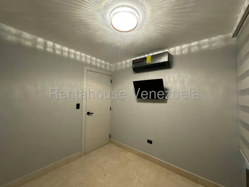 Apartamento (1 Nivel) en Alquiler en El Cigarral, Distrito Metropolitano - 24