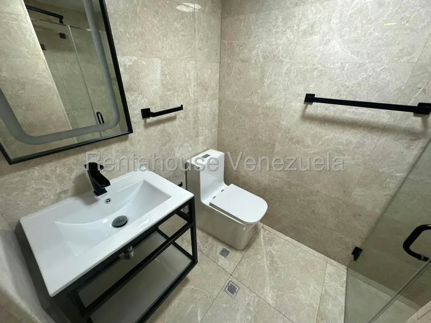 Apartamento (1 Nivel) en Alquiler en El Cigarral, Distrito Metropolitano - 27