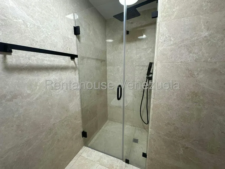 Apartamento (1 Nivel) en Alquiler en El Cigarral, Distrito Metropolitano - 29