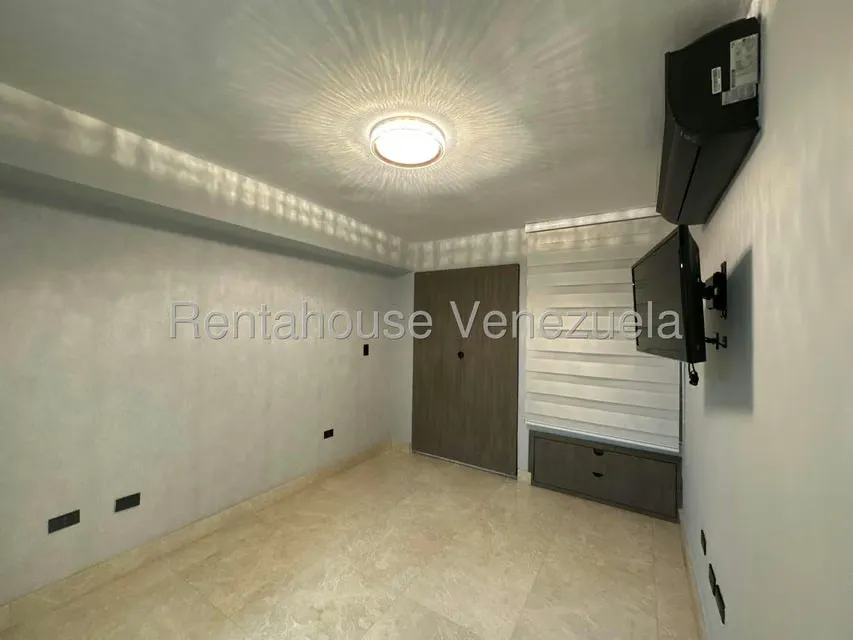 Apartamento (1 Nivel) en Alquiler en El Cigarral, Distrito Metropolitano - 30