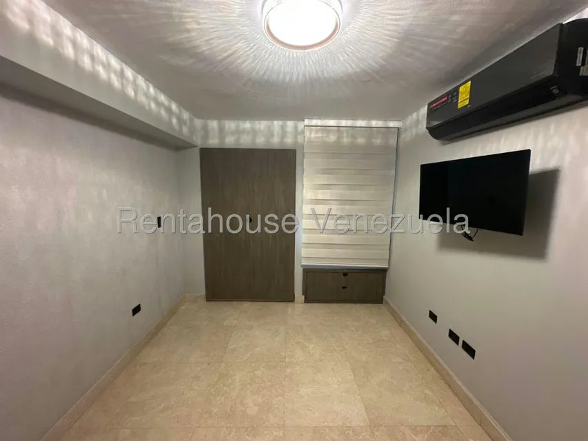 Apartamento (1 Nivel) en Alquiler en El Cigarral, Distrito Metropolitano - 31