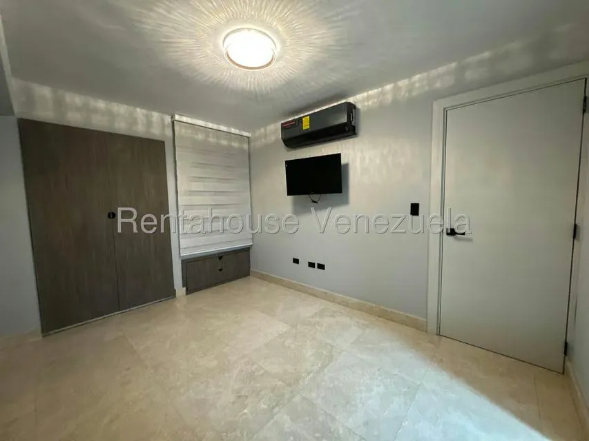 Apartamento (1 Nivel) en Alquiler en El Cigarral, Distrito Metropolitano - 32