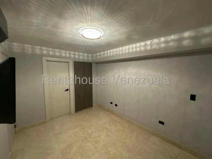 Apartamento (1 Nivel) en Alquiler en El Cigarral, Distrito Metropolitano - 34