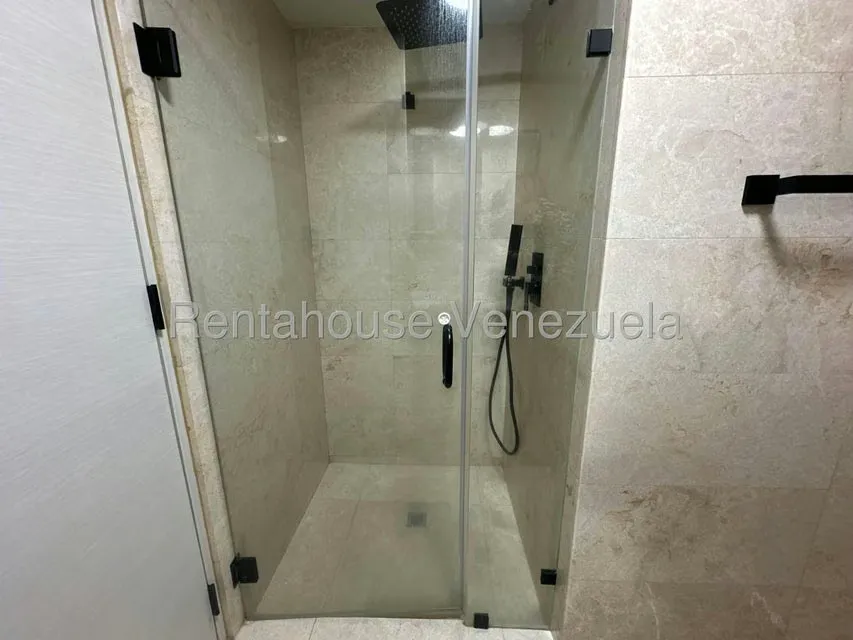 Apartamento (1 Nivel) en Alquiler en El Cigarral, Distrito Metropolitano - 38