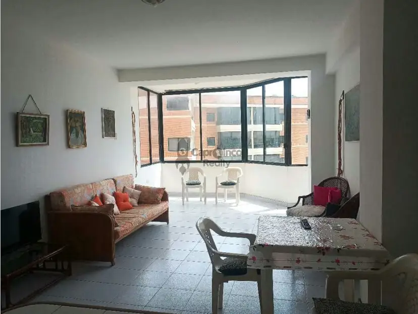 ESPACIOSO APARTAMENTO EN CHICHIRIVICHE, A ORILLA DEL MAR. PLANTA 100%