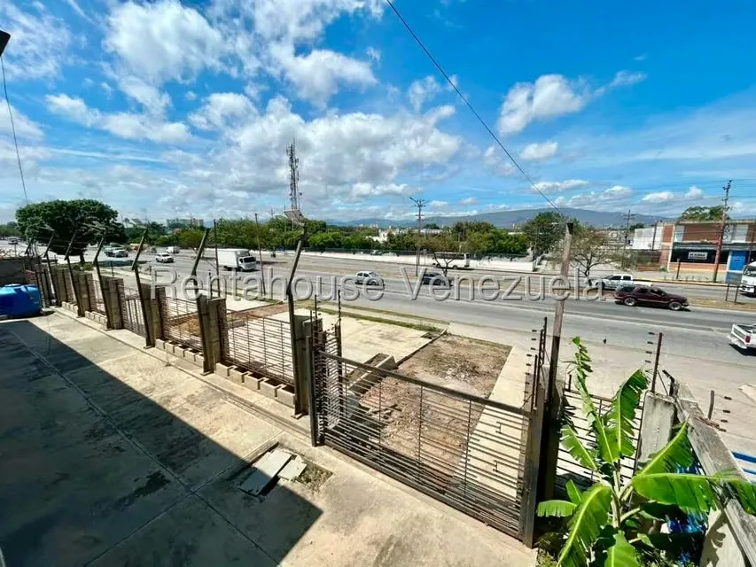 Local Comercial en Venta en Zona Industrial 2, Lara - 2