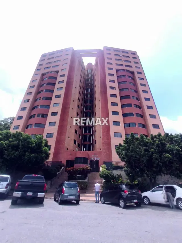 Venta de Apartamento en Jardin de Mañongo Resid Las Brisas planta y pozo 100%