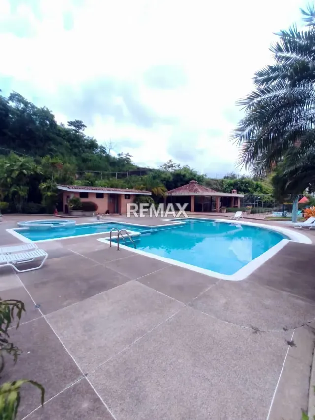 Venta de Apartamento en Jardin de Mañongo Resid Las Brisas planta y pozo 100% - 11
